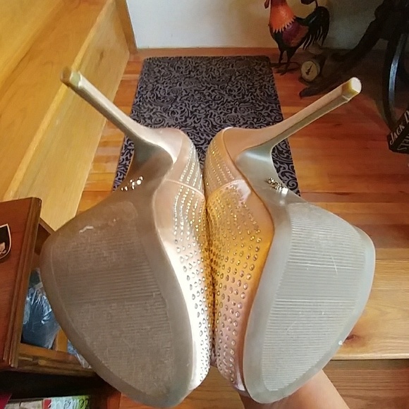 Jennifer Lopez Heels - Picture 2 of 2